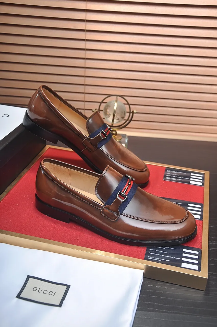 Factory price 540💶Italian top luxury men's shoe giant (GUCCI) (Gucci) (full cowhide lining) new arrival🍃Original European style🔰 Pleasant to the eye😍In order to make the shoes more durable and non-deformable🌀The production continues to follow traditional methods but there is still no lack of innovation💪The original sheepskin is chosen for the leather♻️Smooth, natural and exceptionally bright⭐Made of imported cowhide The rich man’s first choice 38-45 (45 customized)